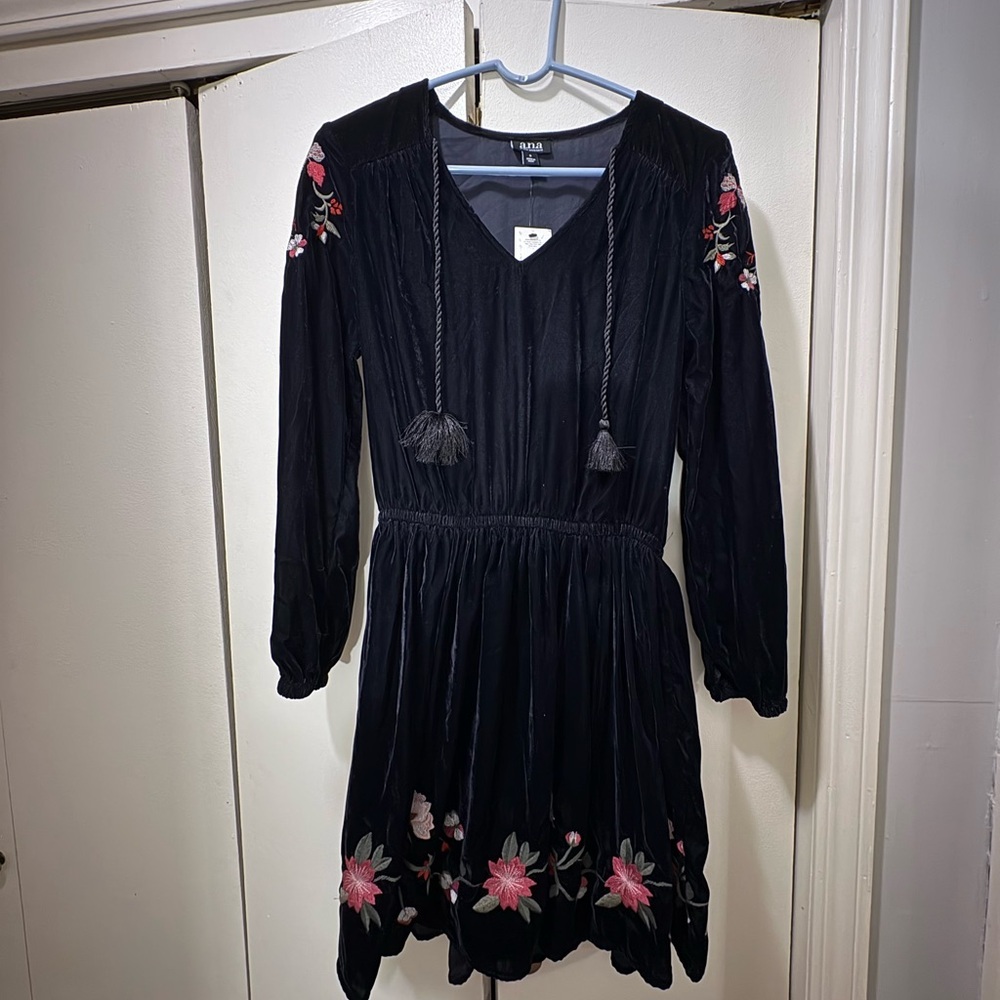 Black Floral Embroidered Dress - Picture 5 of 5
